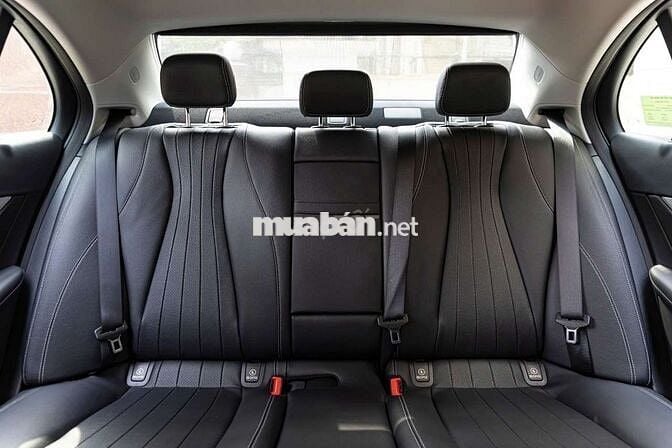 e cần bán mercedes E180 sx 2022