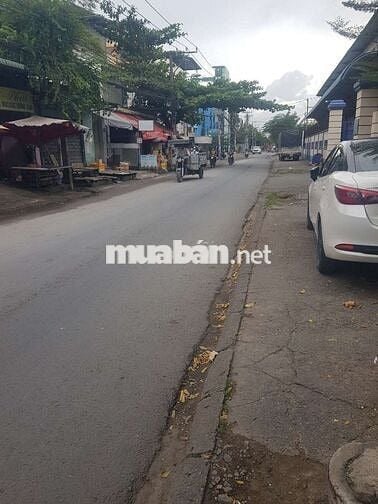 Nhà mặt tiền đường lớn dt 4×17 có 3pn,2wc. Dân cư đông đúc, sầm uất