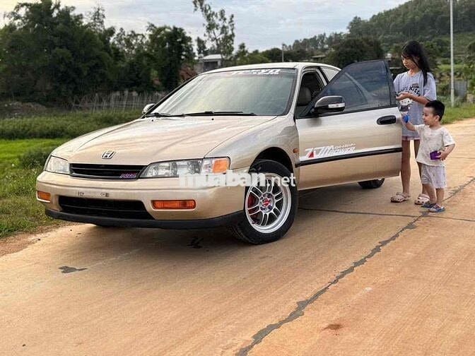 Honda Accord 1995 2.0 MT - 88888 km