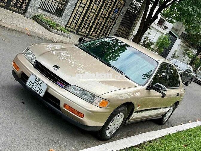 Honda Accord 1995 2.0 MT - 88888 km