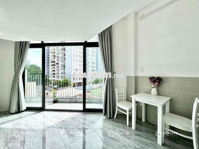 Duplex ban công, full nội thất ngay Kênh Tân Hoá, nhà mới gần VHU