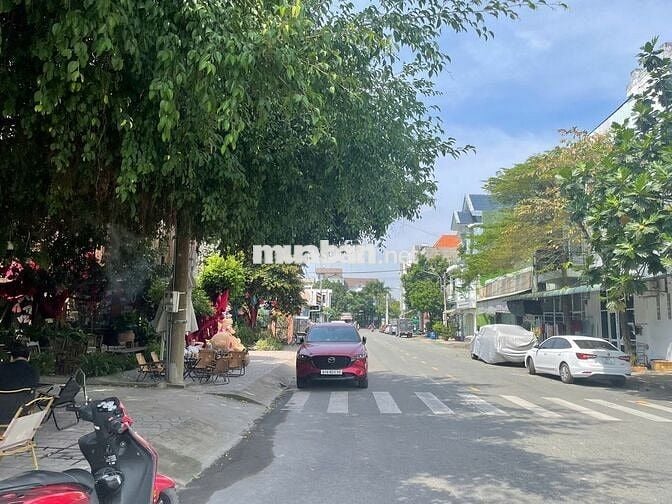 Cần Bán gấp Nhà phố liền kề- Nguyễn Văn Tiết- Giá chỉ 5,7 tỉ