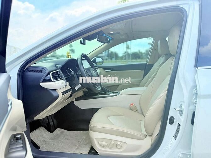 Toyota Camry 2024 2.5Q - 50,000 km siêu cọp.