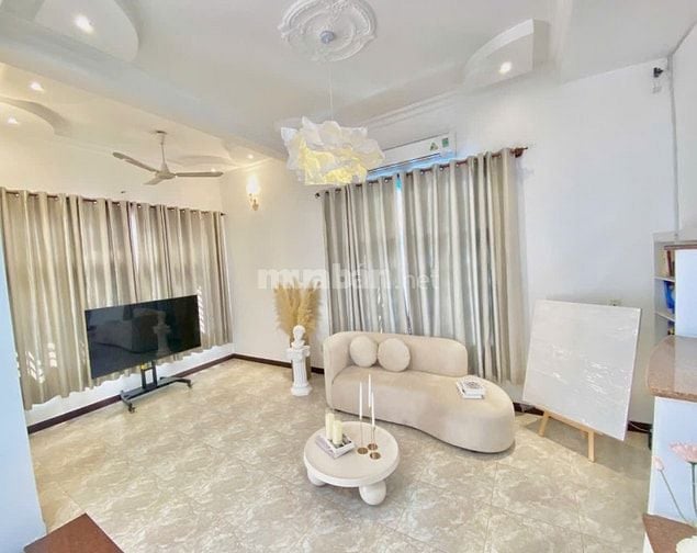 Cho thuê biệt thự Nguyễn Ư Dĩ P.Thảo Điền Q.2 CÓ HỒ BƠI_ DT: 20mx34m