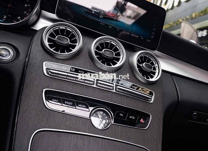 LONG ANH AUTO về Mercedes C300 AMG model 2019