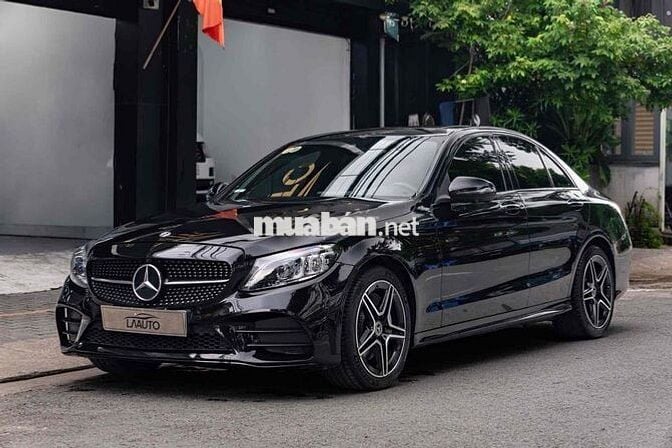 LONG ANH AUTO về Mercedes C300 AMG model 2019