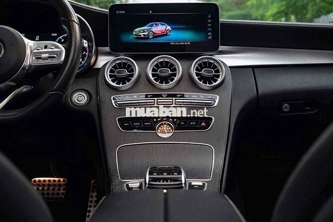 LONG ANH AUTO về Mercedes C300 AMG model 2019