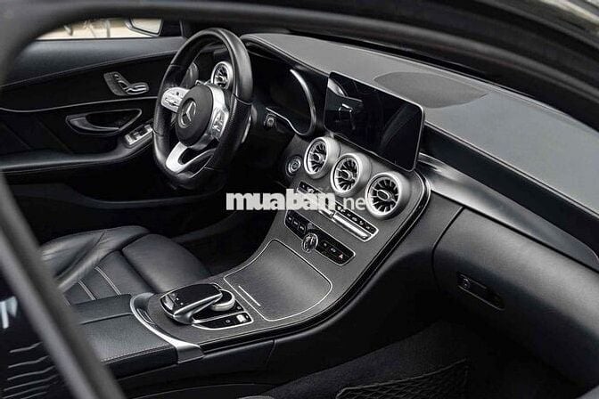 LONG ANH AUTO về Mercedes C300 AMG model 2019