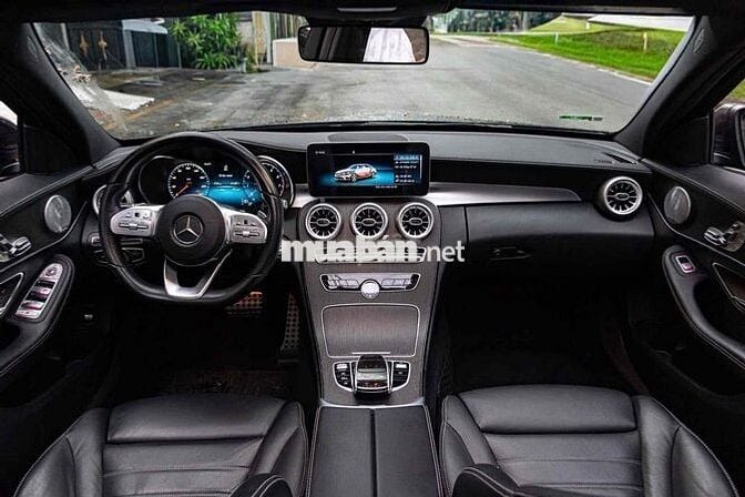 LONG ANH AUTO về Mercedes C300 AMG model 2019