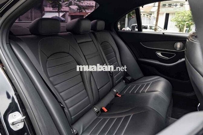 LONG ANH AUTO về Mercedes C300 AMG model 2019