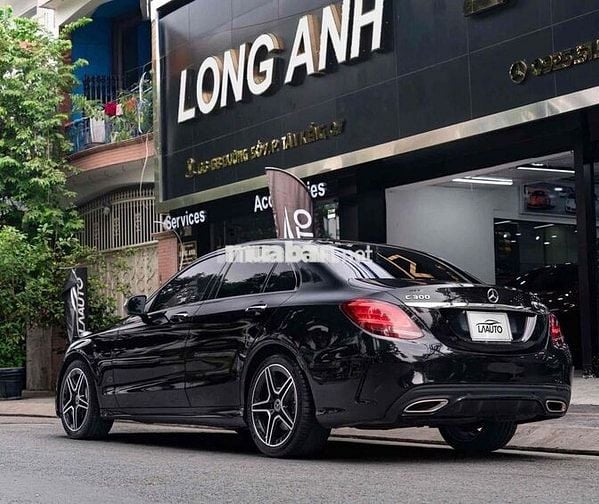 LONG ANH AUTO về Mercedes C300 AMG model 2019