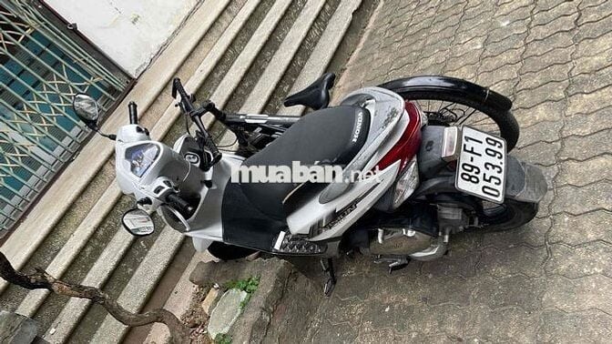 Xe vision đang ký năm 2012 .