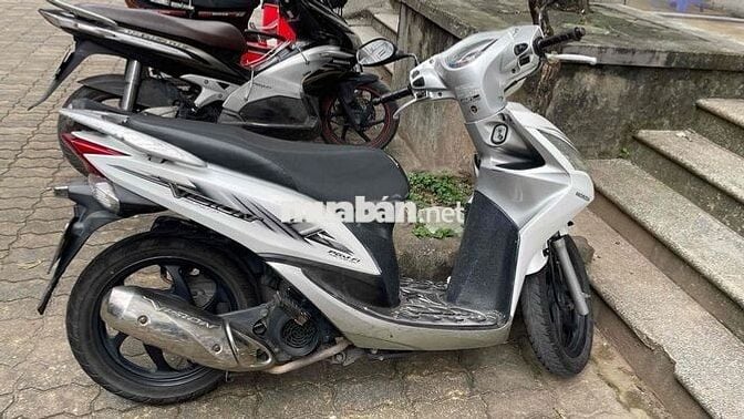 Xe vision đang ký năm 2012 .