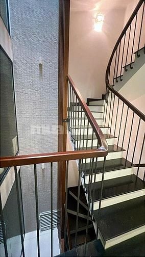 Cực đẹp, mặt phố Âu Cơ, view hồ Tây, 120m2 6 tầng 1 hầm, chỉ 43 tỷ