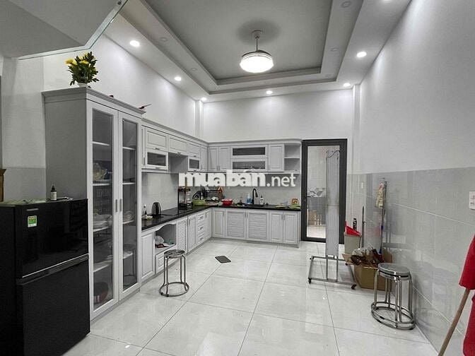 cho thuê nguyên căn mặt tiền đường 30m