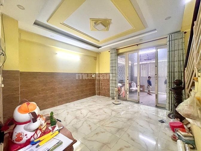 CHO THUÊ MẶT BẰNG KINH DOANH RỘNG 150M² – GẦN SÂN BAY- CÓ SÂN ĐỂ 