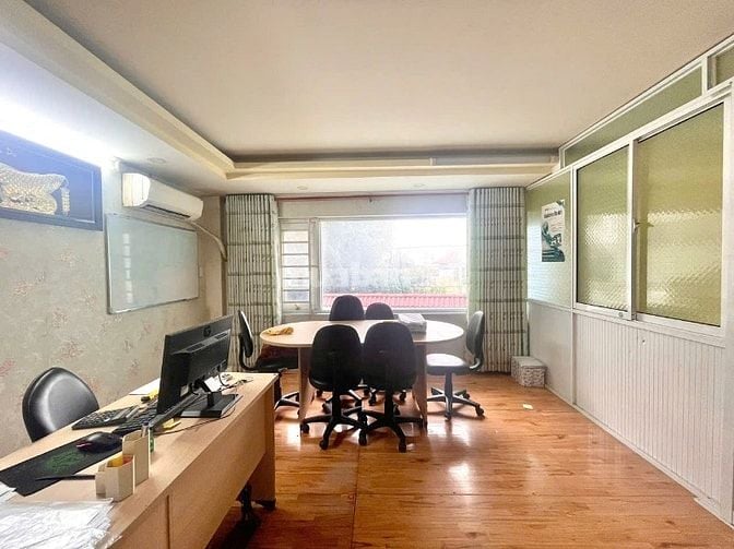 CHO THUÊ MẶT BẰNG KINH DOANH RỘNG 150M² – GẦN SÂN BAY- CÓ SÂN ĐỂ 