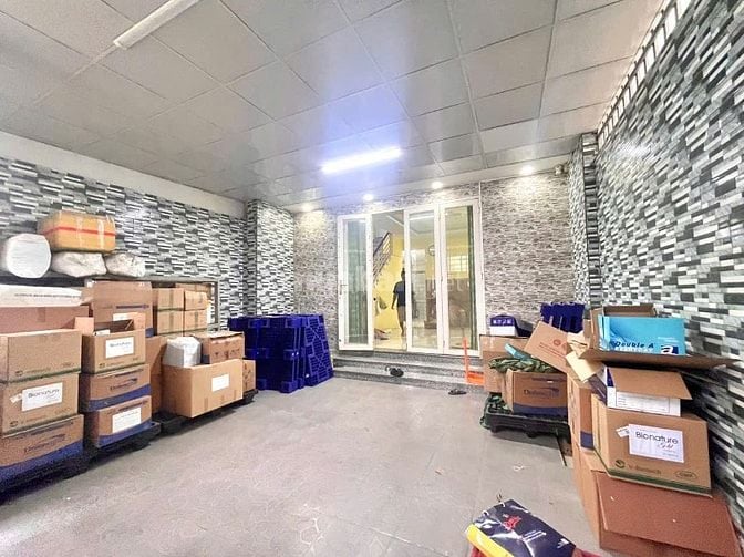 CHO THUÊ MẶT BẰNG KINH DOANH RỘNG 150M² – GẦN SÂN BAY- CÓ SÂN ĐỂ 