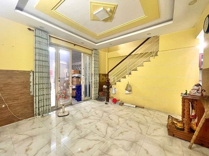 CHO THUÊ MẶT BẰNG KINH DOANH RỘNG 150M² – GẦN SÂN BAY- CÓ SÂN ĐỂ 