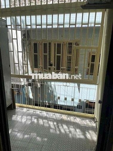 cho thuê nhà Đ.Trần Hưng Đạo Q1. 3pn 2wc nhà sạch đẹp.