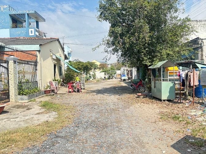 Cần bán gấp đất giáp KDC LONG PHÚ-KP3-XÃ BẾN LỨC