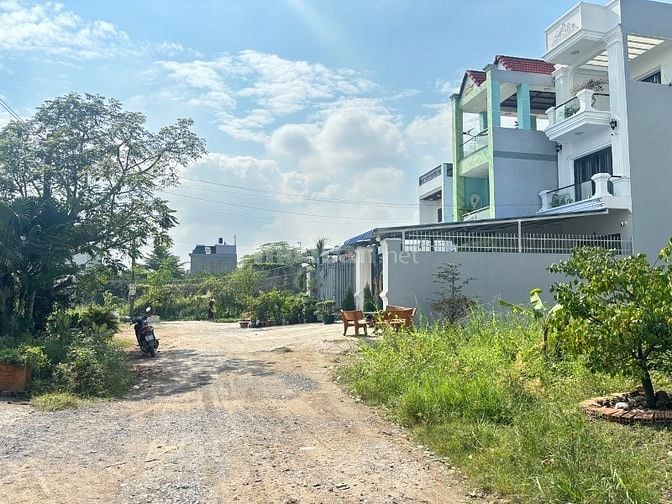 Cần bán gấp đất giáp KDC LONG PHÚ-KP3-XÃ BẾN LỨC