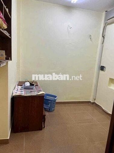 cho thuê nhà Đ.Trần Hưng Đạo Q1. 3pn 2wc nhà sạch đẹp.