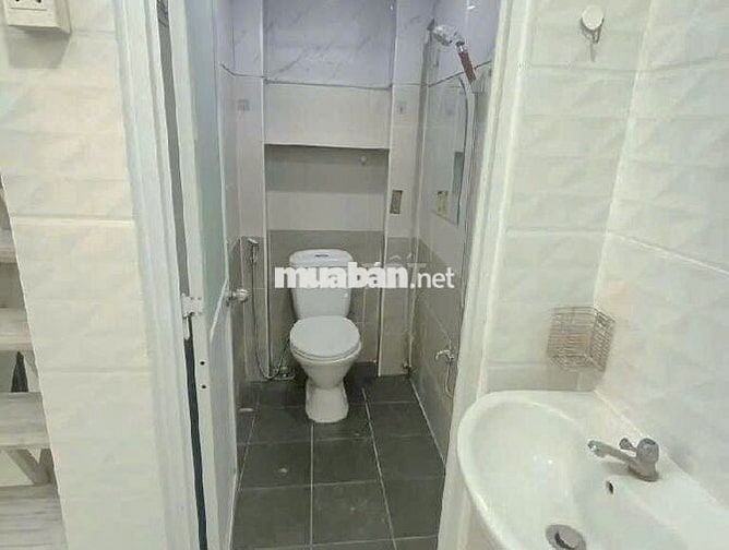 Nguyên căn cách ĐH Văn Lang (cn Nguyễn Thái Sơn) vài bước chân,