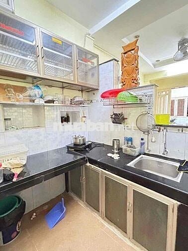 cho thuê nhà Đ.Trần Hưng Đạo Q1. 3pn 2wc nhà sạch đẹp.