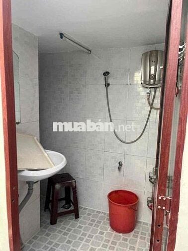 cho thuê nhà Đ.Trần Hưng Đạo Q1. 3pn 2wc nhà sạch đẹp.