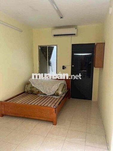 cho thuê nhà Đ.Trần Hưng Đạo Q1. 3pn 2wc nhà sạch đẹp.