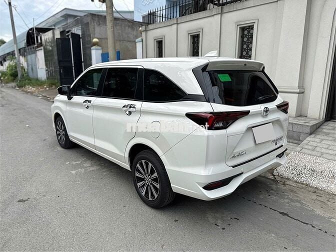 Toyota Avanza 1.5AT 2025 chưa lăn bánh, mới xé tem