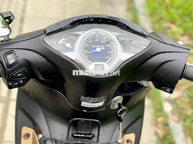 bán future mới mua hơn tháng mới 99,99% odo 800 km