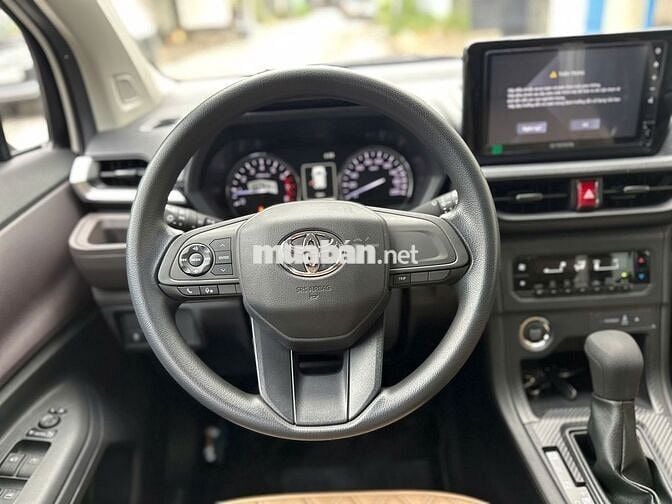 Toyota Avanza 1.5AT 2025 chưa lăn bánh, mới xé tem
