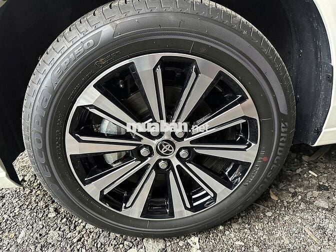 Toyota Avanza 1.5AT 2025 chưa lăn bánh, mới xé tem