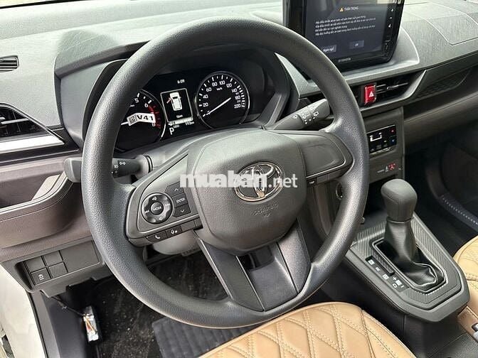 Toyota Avanza 1.5AT 2025 chưa lăn bánh, mới xé tem