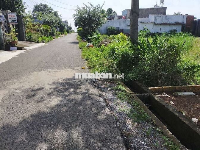 Chính chủ bán đất thổ cư.mặt tiền đường nhựa