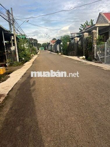 Chính chủ bán đất thổ cư.mặt tiền đường nhựa