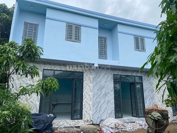 Nhà 1 trệt 1 lầu 660tr Long hậu giáp nhà bè