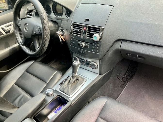 Mercedes-Benz C230 bản Avantgarde cao cấp full option 90%new