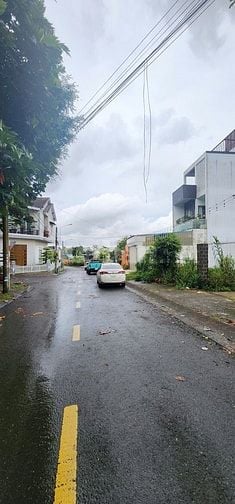 Đất mặt tiền hẻm lớn, tiện xây ở, kinh doanh.