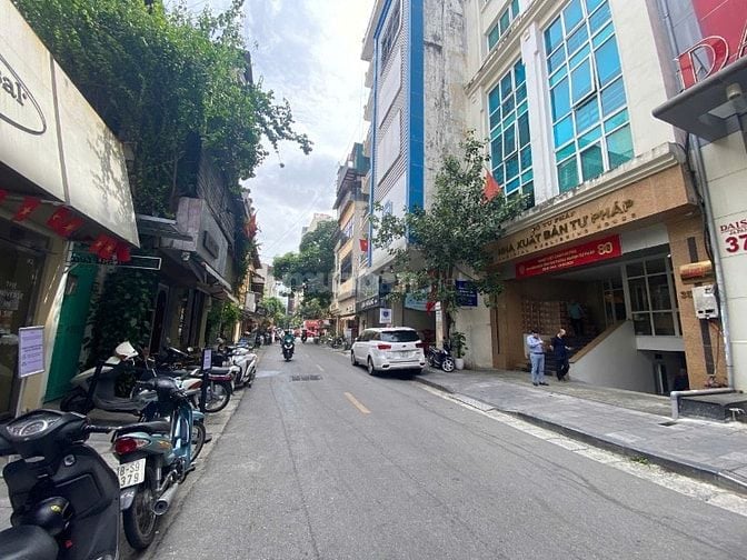 Cho thuê 600m2 Mặt phố TRẦN QUỐC TOẢN mặt tiền 10m giá 130tr 