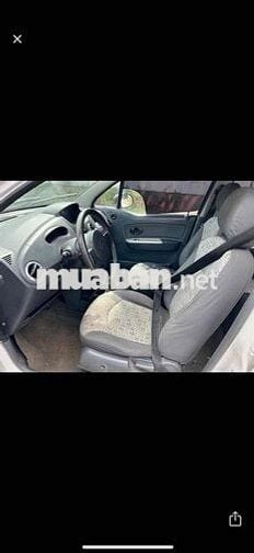 Chevrolet Spark số sàn 5 chỗ màu trắng