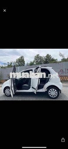 Chevrolet Spark số sàn 5 chỗ màu trắng
