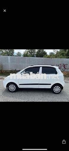 Chevrolet Spark số sàn 5 chỗ màu trắng