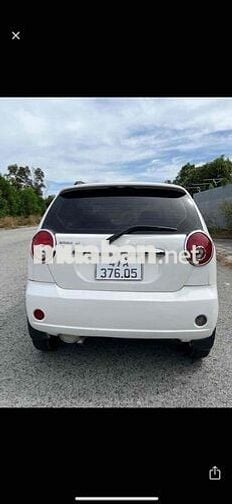 Chevrolet Spark số sàn 5 chỗ màu trắng