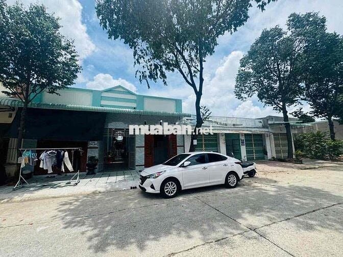 chính chủ cần bán gấp cặp nhà trọ ở Bến Cát 300m2 thu nhập ổn định