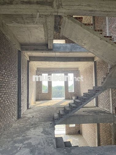 Chính chủ cần bán nhà xây thô hoàn thiện mặt tiền Chợ Đầu Mối Phía Tây