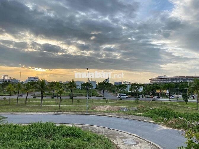 Cho thuê phòng ngay khu R3- khu Đô Thị FPT city