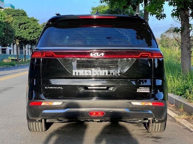Kia Carnival 2023 Premium 2.2D 7S - 50000 km